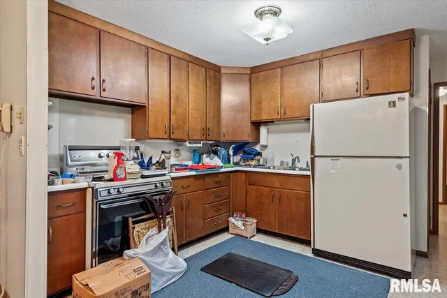 $180,000 | 5 Churchill Drive, Chatham, IL 62629