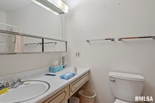 $180,000 | 5 Churchill Drive, Chatham, IL 62629