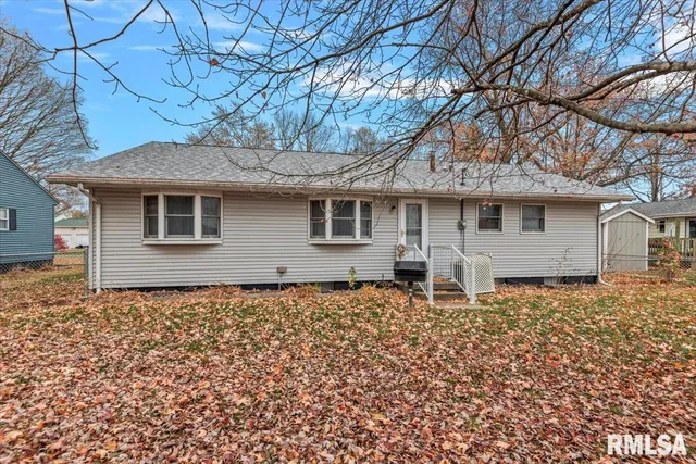 $180,000 | 5 Churchill Drive, Chatham, IL 62629