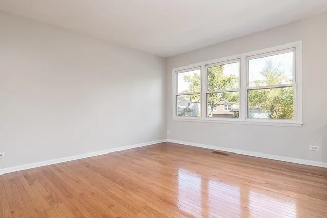 $405,000 | 7924 Westview Lane, Woodridge, IL 60517