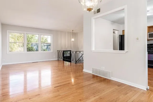 $405,000 | 7924 Westview Lane, Woodridge, IL 60517