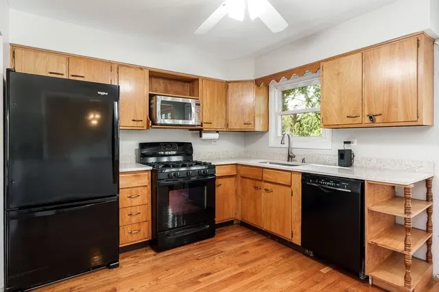 $405,000 | 7924 Westview Lane, Woodridge, IL 60517