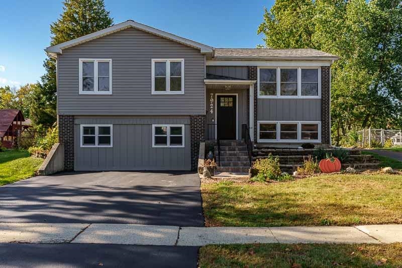 7924 Westview Lane Woodridge, IL 60517 - Photo 2 of 40 a front view of a house with garden