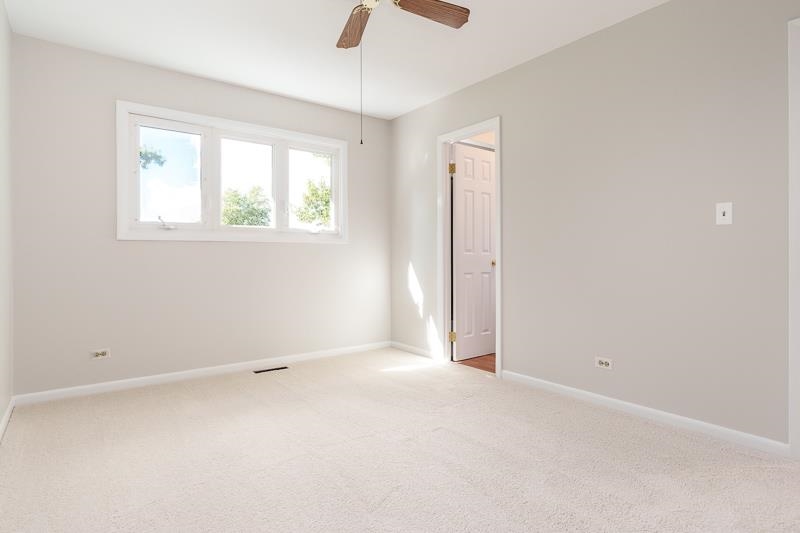 7924 Westview Lane Woodridge, IL 60517 - Photo 21 of 40 an empty room with a window