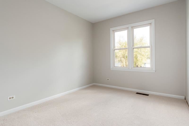 7924 Westview Lane Woodridge, IL 60517 - Photo 27 of 40 an empty room with a window
