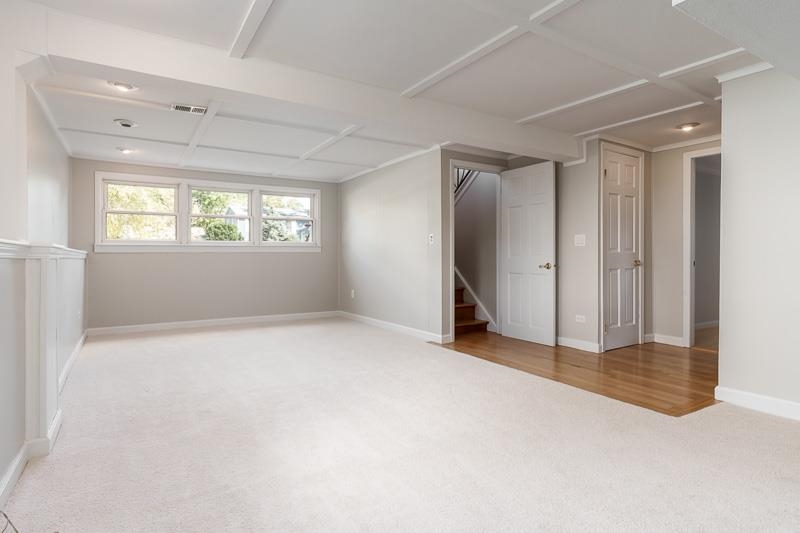 7924 Westview Lane Woodridge, IL 60517 - Photo 30 of 40 an empty room with windows and closet
