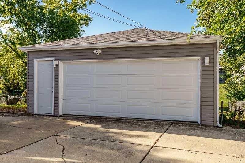 7924 Westview Lane Woodridge, IL 60517 - Photo 3 of 40 a side view of a house