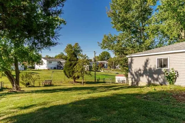 $405,000 | 7924 Westview Lane, Woodridge, IL 60517