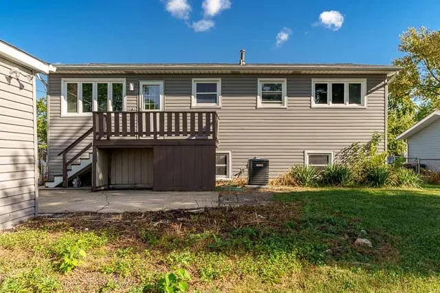 $405,000 | 7924 Westview Lane, Woodridge, IL 60517