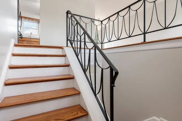 $405,000 | 7924 Westview Lane, Woodridge, IL 60517