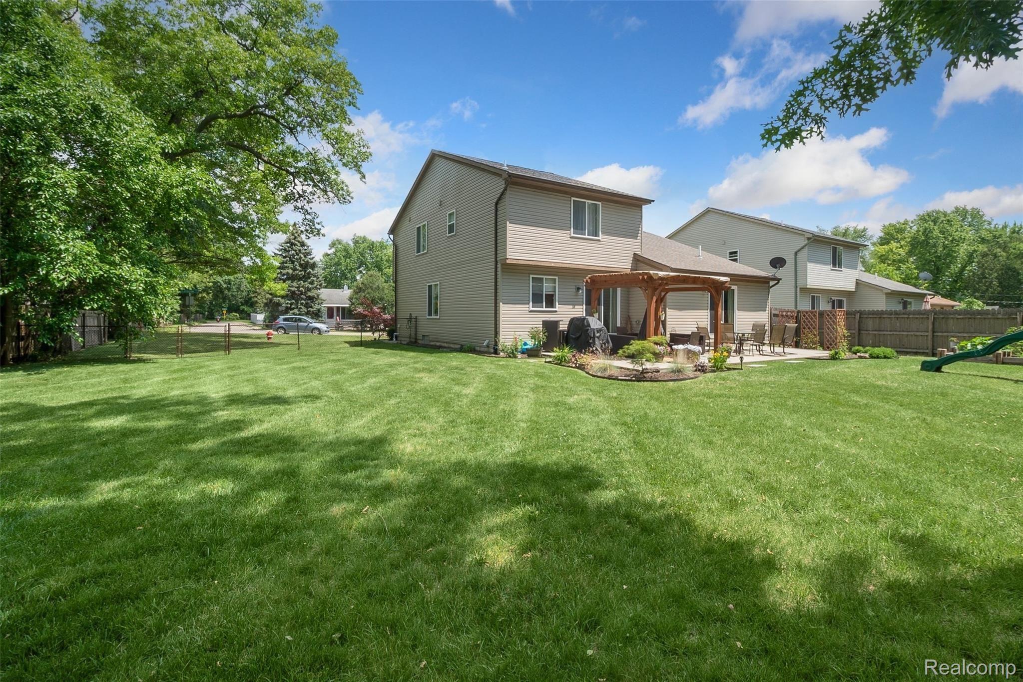 2320 Longview Avenue Rochester, MI 48307 - Photo 22 of 25 2320-longview-avenue-rochester-hills-mi-usa-021.jpg