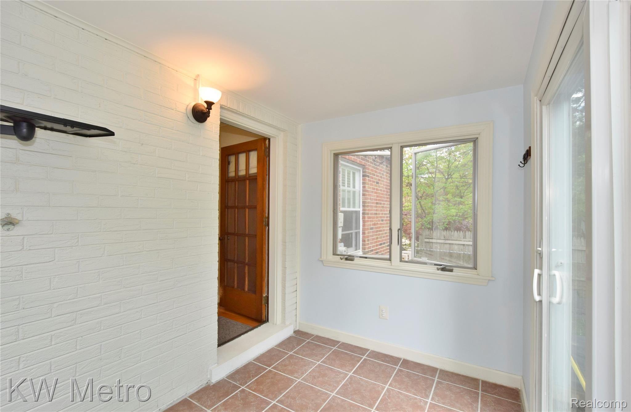 42 Fairwood Boulevard Pleasant Ridge, MI 48069 - Photo 31 of 53 three season room 2.JPG