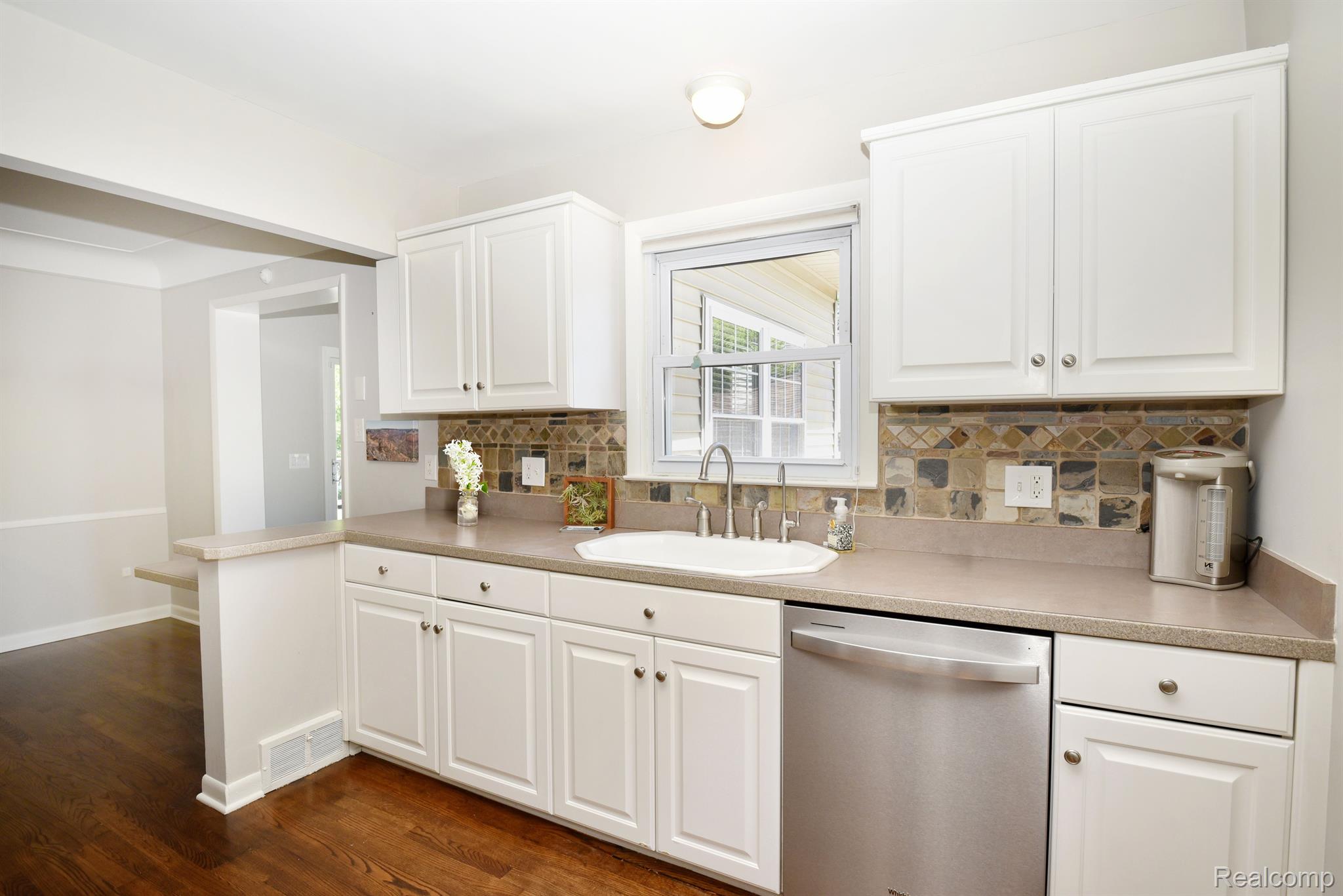 4196 Wakefield Road Berkley, MI 48072 - Photo 10 of 39 Gallery Image 10