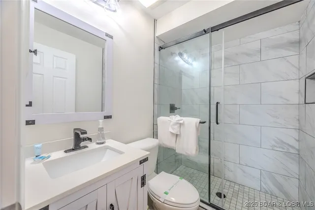 $835,000 | 172 Kansas City Way, Sunrise Beach, MO 65079