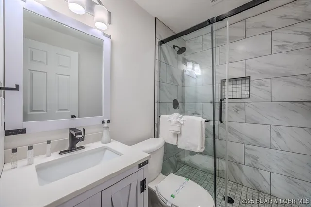 $835,000 | 172 Kansas City Way, Sunrise Beach, MO 65079