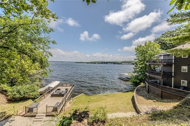 $835,000 | 172 Kansas City Way, Sunrise Beach, MO 65079