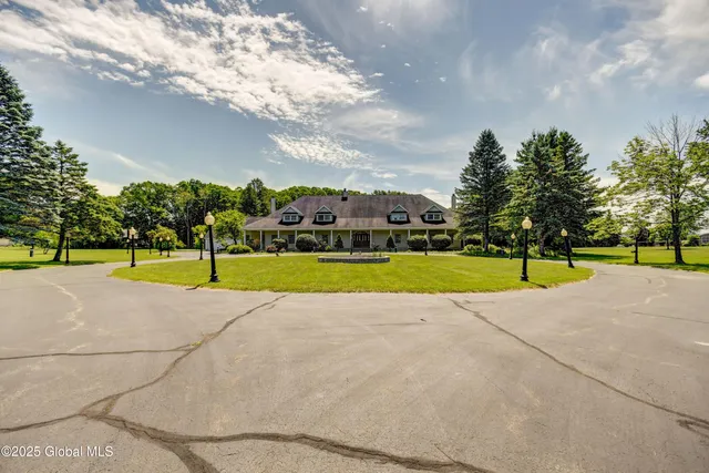 $925,000 | 9 University Place, Amsterdam, NY 12010