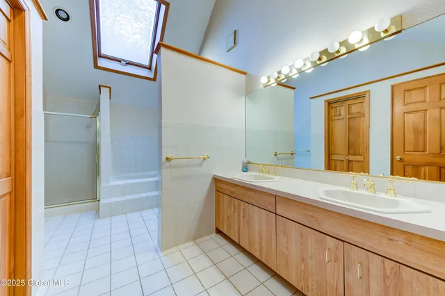 $925,000 | 9 University Place, Amsterdam, NY 12010