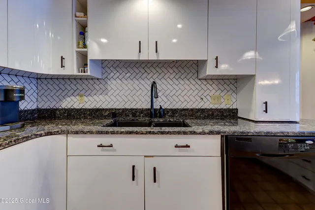 $925,000 | 9 University Place, Amsterdam, NY 12010