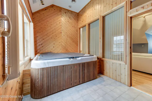 $925,000 | 9 University Place, Amsterdam, NY 12010