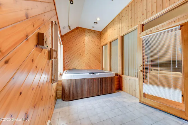 $925,000 | 9 University Place, Amsterdam, NY 12010