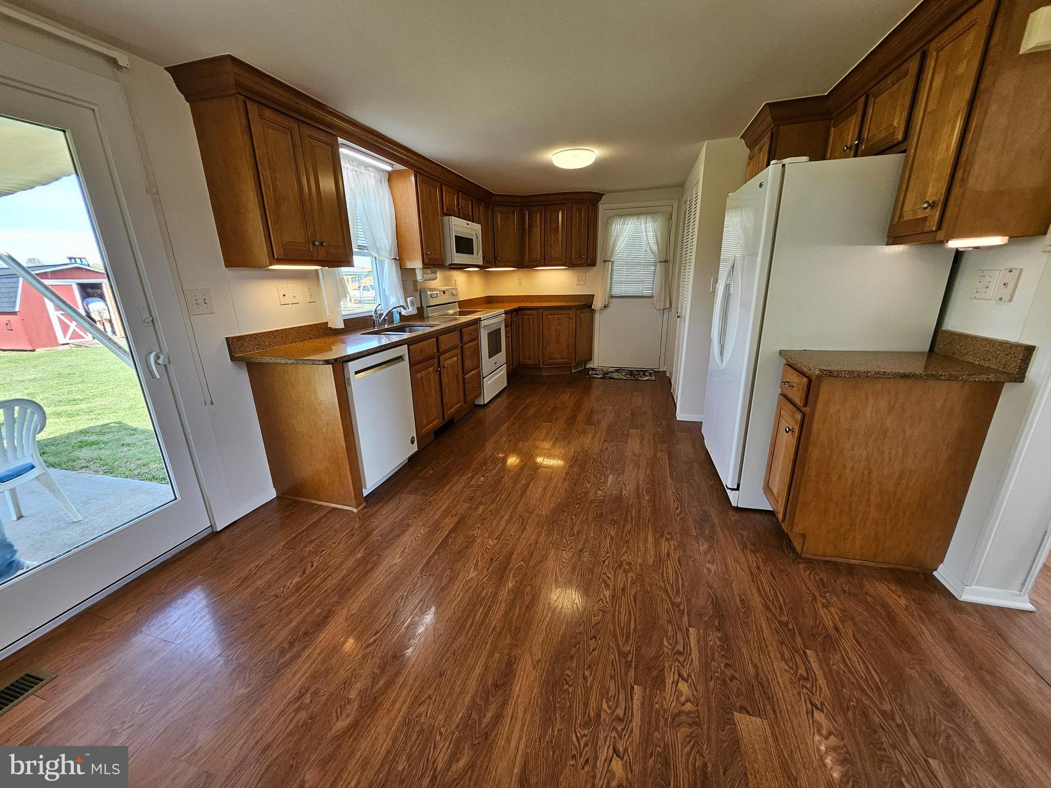 254 Jefferson Terrace Road Charles Town, WV 25414 - Photo 17 of 44 Warm & Inviting Kitchen