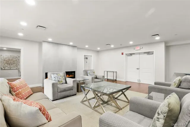 $4,500 | 10 Byron Place, Unit 219, Larchmont, NY 10538