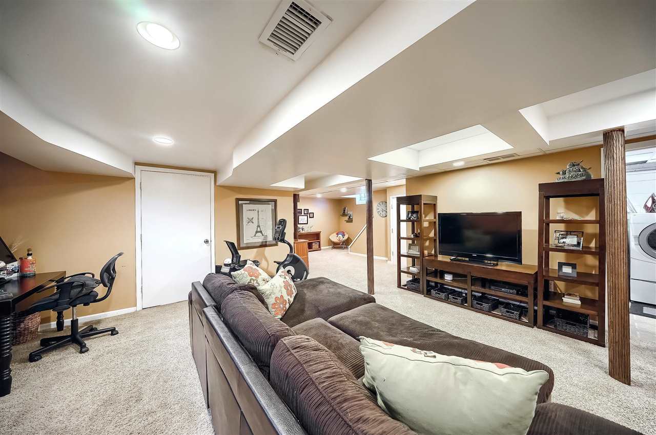 1861 Broadstone Road Grosse Pointe, MI 48236 - Photo 39 of 59 50065770-38.JPG
