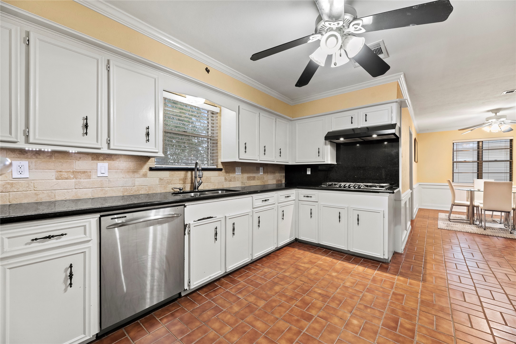 17814 Theiss Mail Rte Road Spring, TX 77379 - Photo 5 of 24 a large kitchen with cabinets