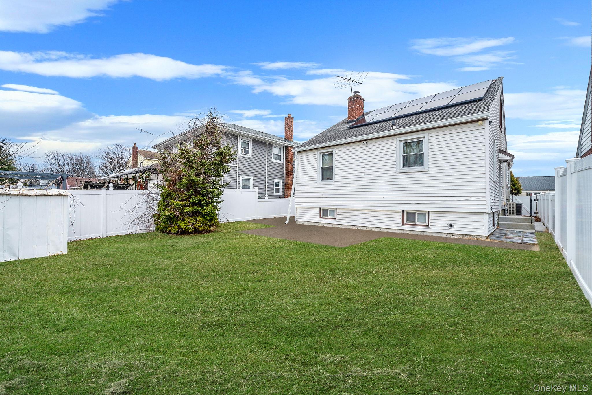 12 Edna Court Valley Stream, NY 11580 - Photo 4 of 20