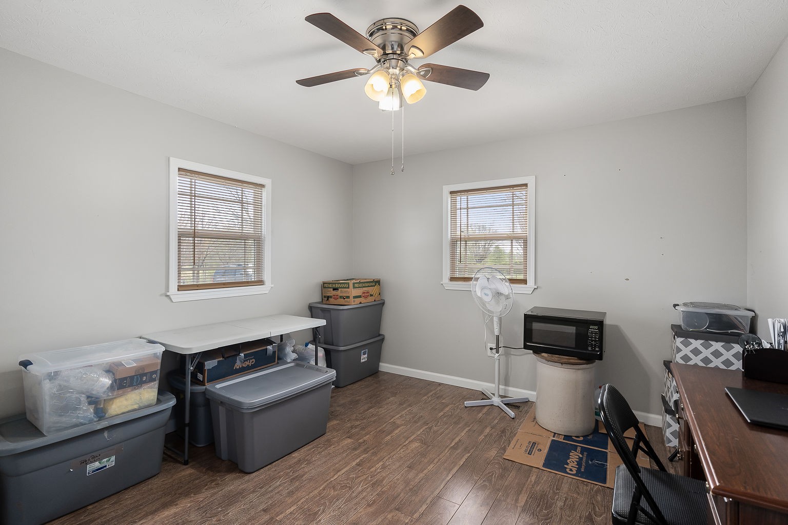 9025 Austin Bottom Road Baxter, TN 38544 - Photo 21 of 35 a workspace with furniture and wooden floor