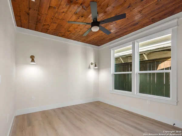$1,975 | 827 Leal Street, San Antonio, TX 78207
