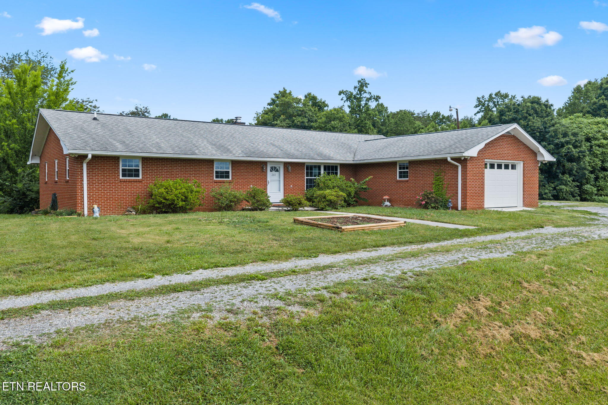 260 Long Hollow Road Clinton, TN 37716 - Photo 5 of 47 4-web-or-mls-620 Long Hollow-018
