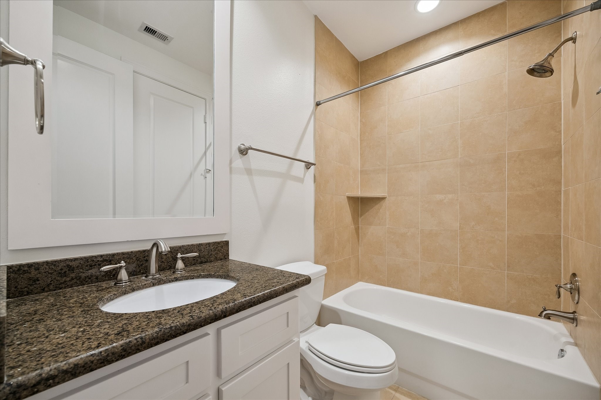 1407 Shearn Street Houston, TX 77007 - Photo 9 of 35 First floor, en suite bathroom with natural stone counters and tile tub/shower.