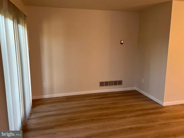 $1,800 | 83 West Laurel Avenue, Cheltenham, PA 19012