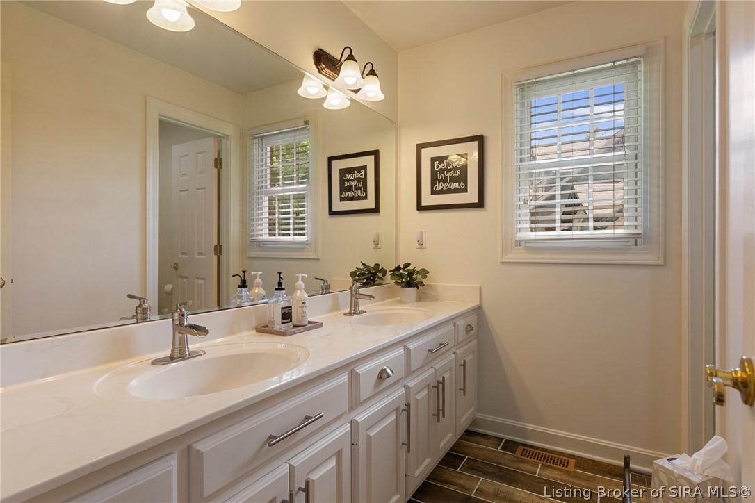 6024 Springcrest Drive Georgetown, IN 47122 - Photo 31 of 60 Full Bathroom #1