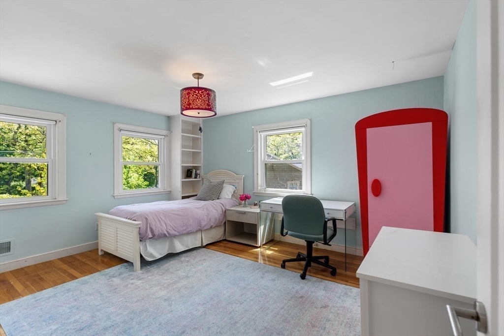44 Windemere Road Wellesley, MA 02481 - Photo 17 of 27
