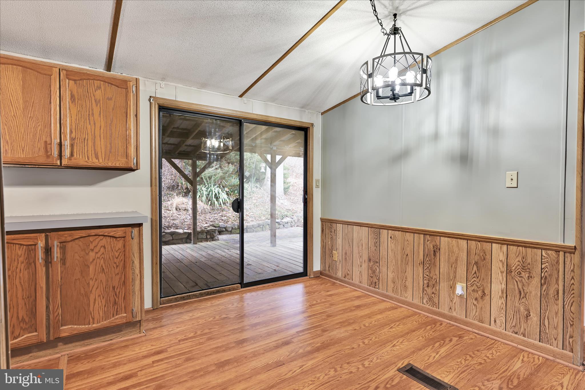 139 Sun Valley Road Elizabethtown, PA 17022 - Photo 13 of 32 a view of a livingroom with wooden floor and furniture