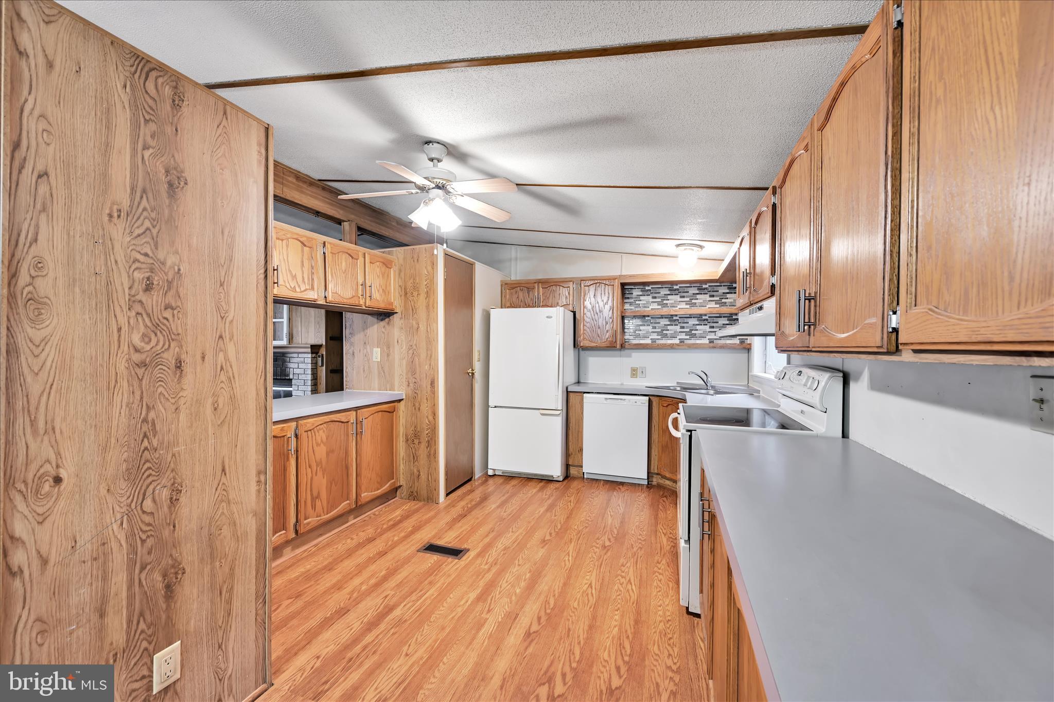139 Sun Valley Road Elizabethtown, PA 17022 - Photo 16 of 32 a kitchen with stainless steel appliances a refrigerator and wooden floor