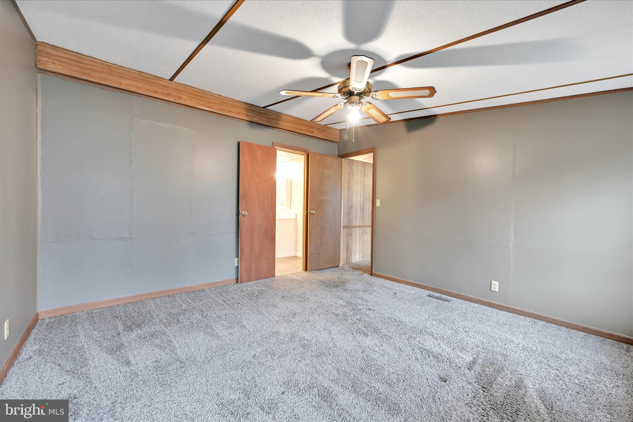 139 Sun Valley Road Elizabethtown, PA 17022 - Photo 19 of 32 a view of an empty room with a window