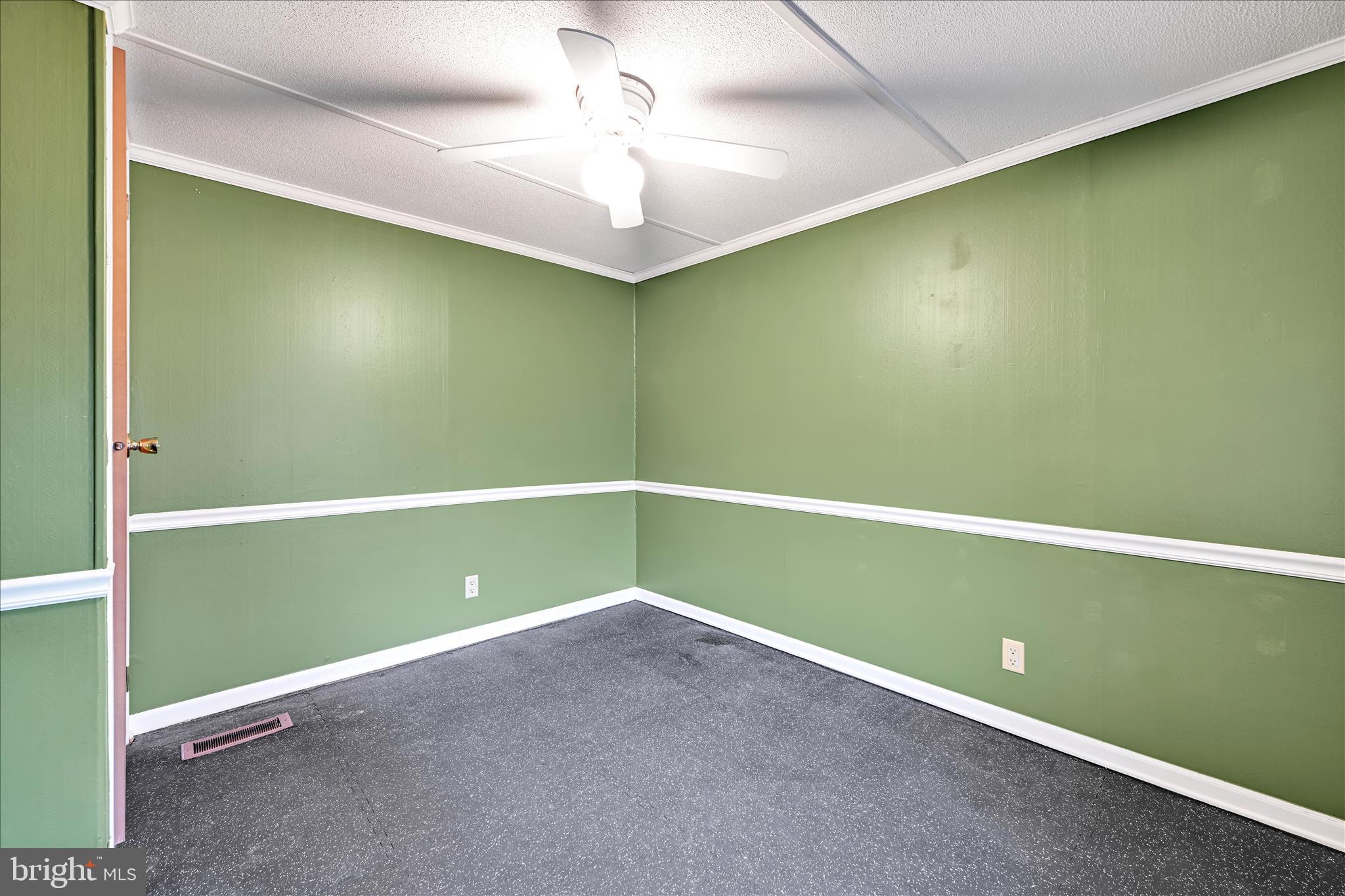 139 Sun Valley Road Elizabethtown, PA 17022 - Photo 26 of 32 a view of empty room with a fan