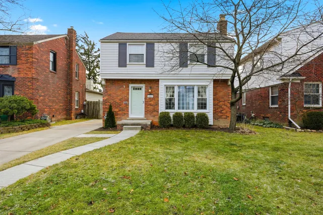 $309,000 | 1817 Manchester Boulevard, Grosse Pointe Woods, MI 48236