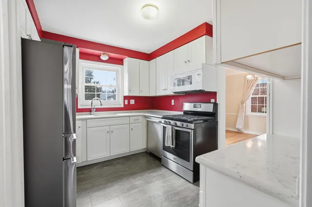 $309,000 | 1817 Manchester Boulevard, Grosse Pointe Woods, MI 48236