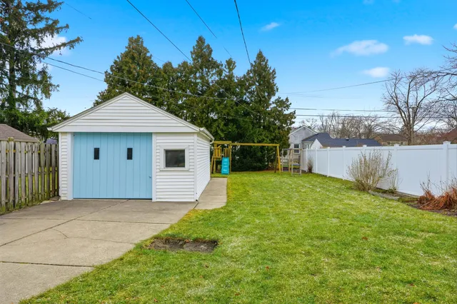 $309,000 | 1817 Manchester Boulevard, Grosse Pointe Woods, MI 48236