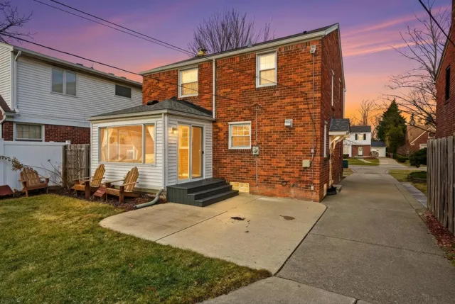 $309,000 | 1817 Manchester Boulevard, Grosse Pointe Woods, MI 48236