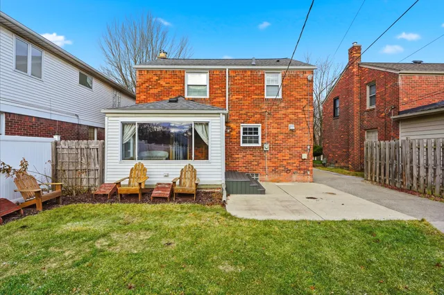 $309,000 | 1817 Manchester Boulevard, Grosse Pointe Woods, MI 48236