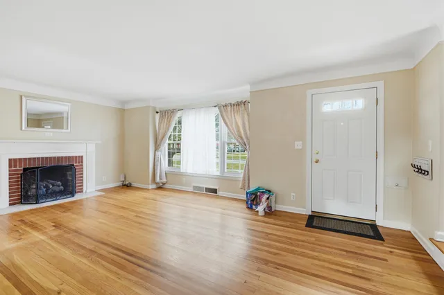 $309,000 | 1817 Manchester Boulevard, Grosse Pointe Woods, MI 48236