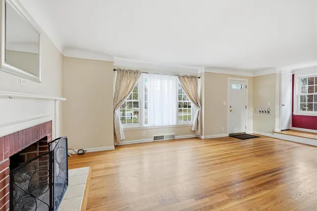 $309,000 | 1817 Manchester Boulevard, Grosse Pointe Woods, MI 48236