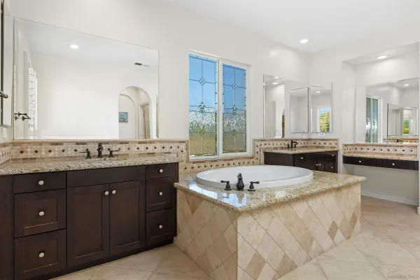 $1,349,000 | 365 Charles Swisher Court, Fallbrook, CA 92028