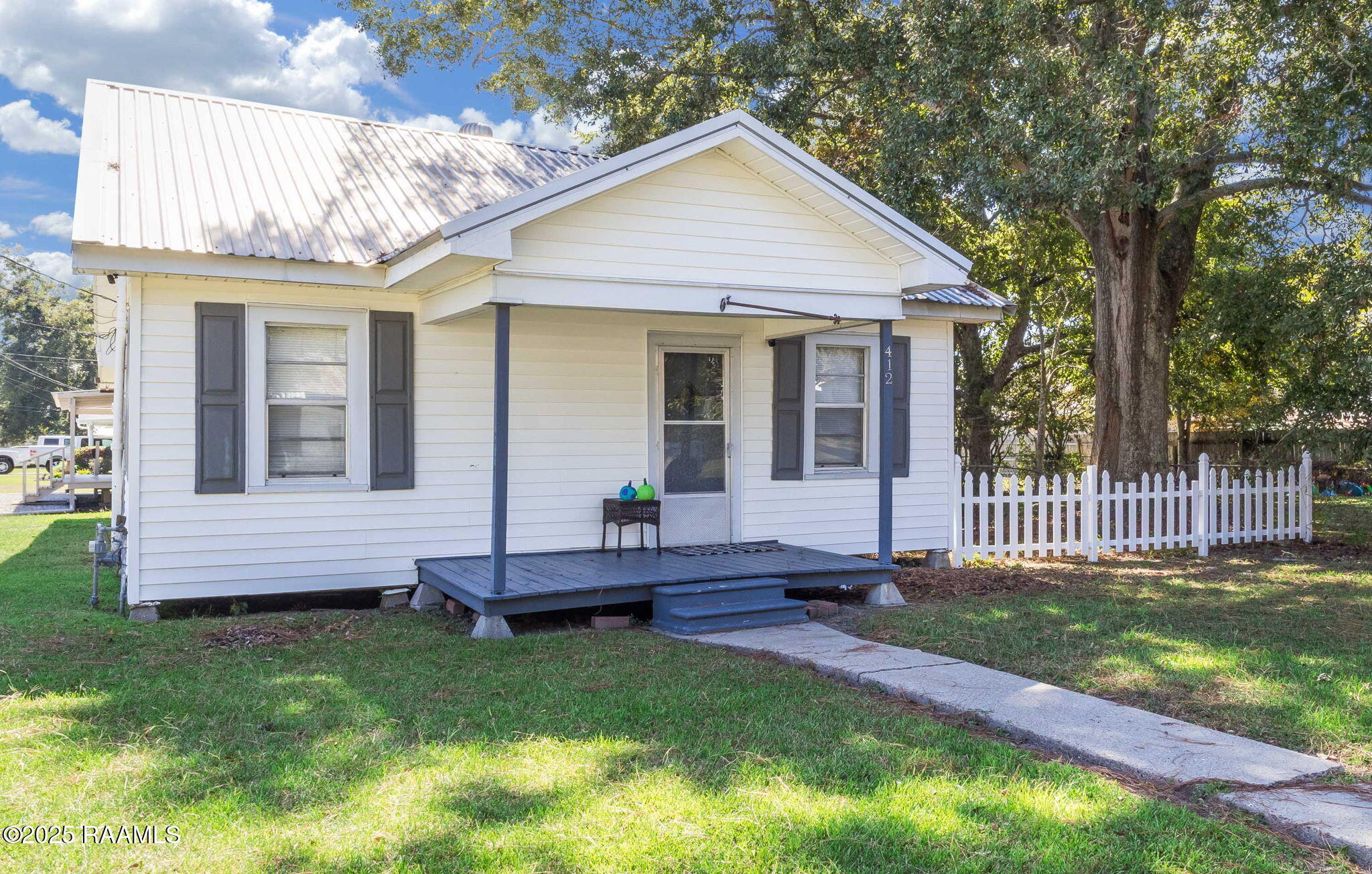 412 East E Street Rayne, LA 70578 - Photo 2 of 15 1-web-or-mls-412 East E-1
